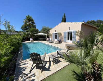 VILLA AVEC PISCINE JARDIN ET PARKING PRIVATIFS (4 ETOILES)